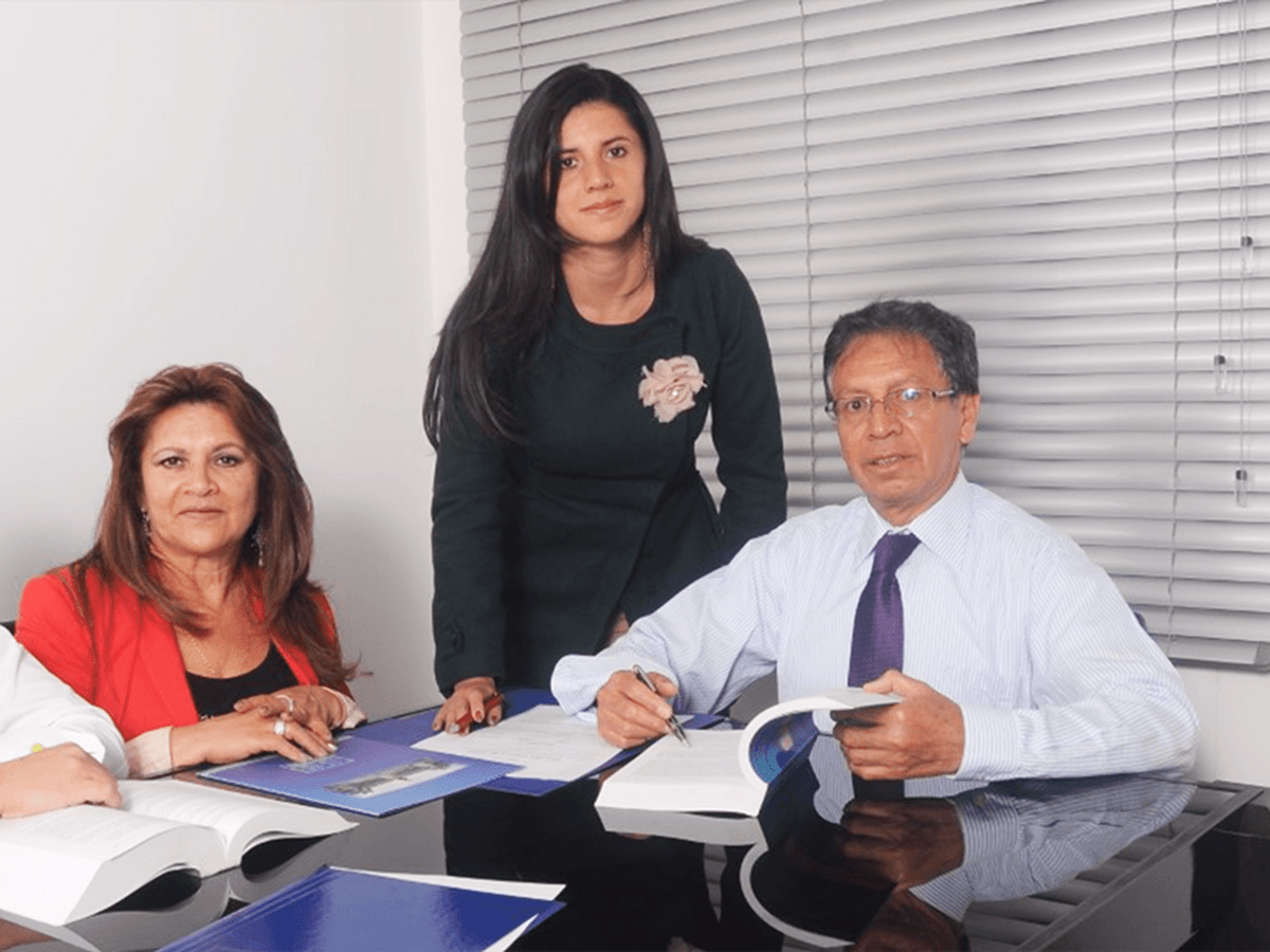 Soluciones Legales Corporativas - Abogados Empresariales - Derecho Comercial - Derecho Laboral — foto