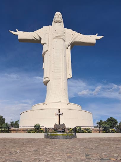 Monumento al Cristo de la Concordia