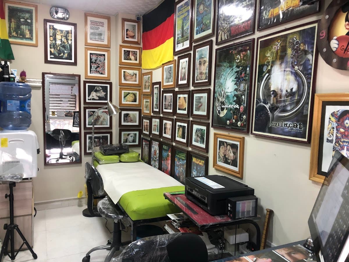 Tattoostein "Serious Tattoo-Piercing Studio"