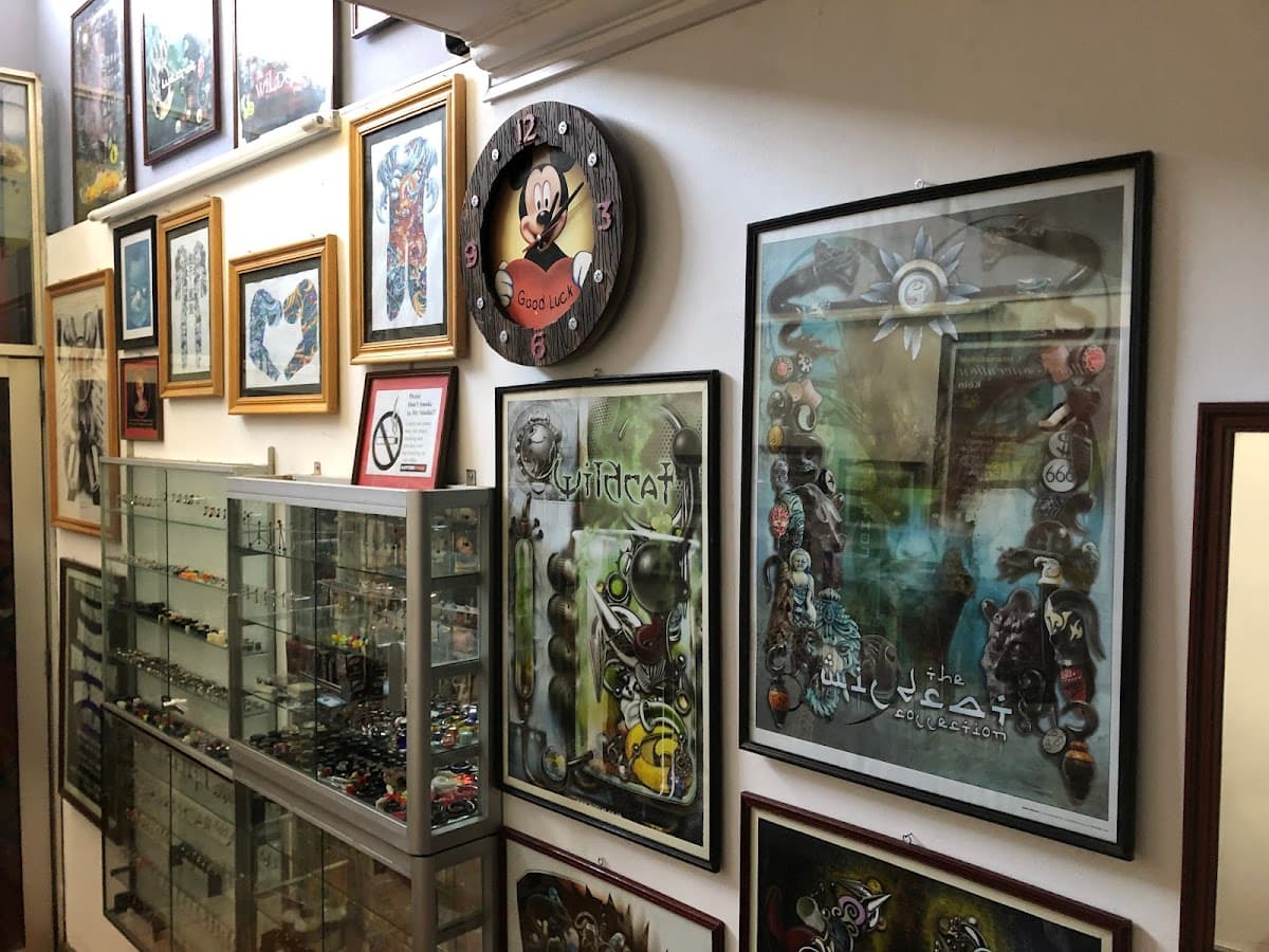 Tattoostein "Serious Tattoo-Piercing Studio" — foto