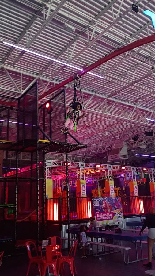 Urban Air Trampoline and Adventure Park — foto