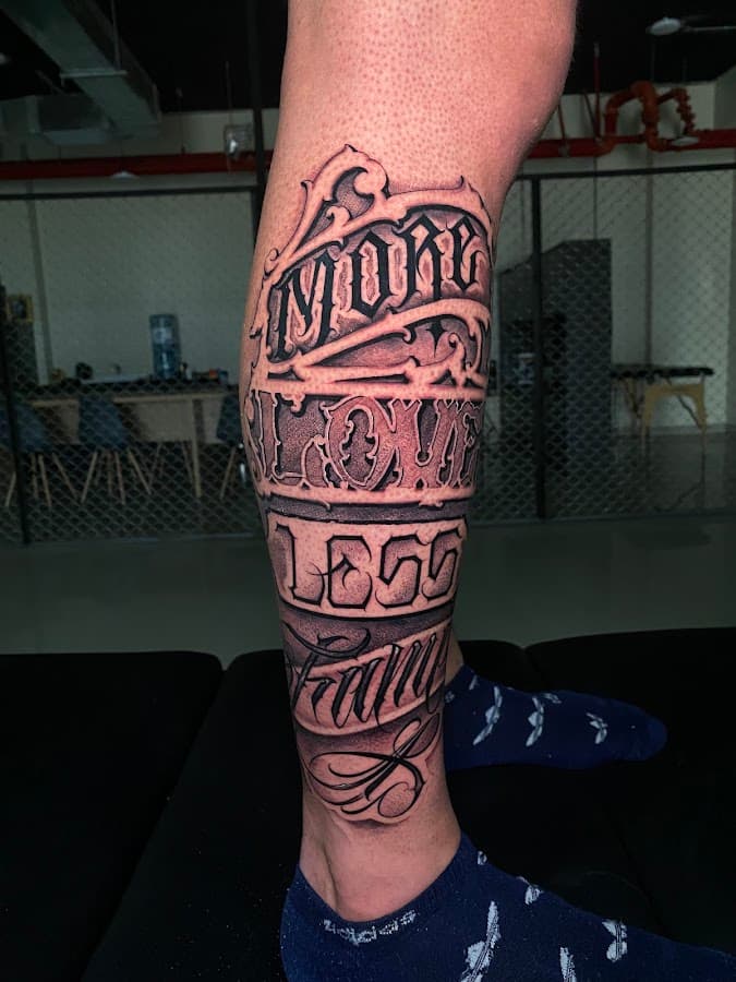 Golden Rabbit Tattoo Gallery — foto