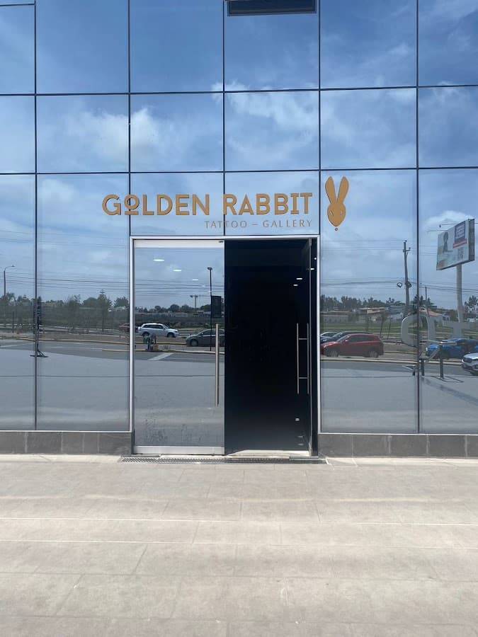 Golden Rabbit Tattoo Gallery — foto