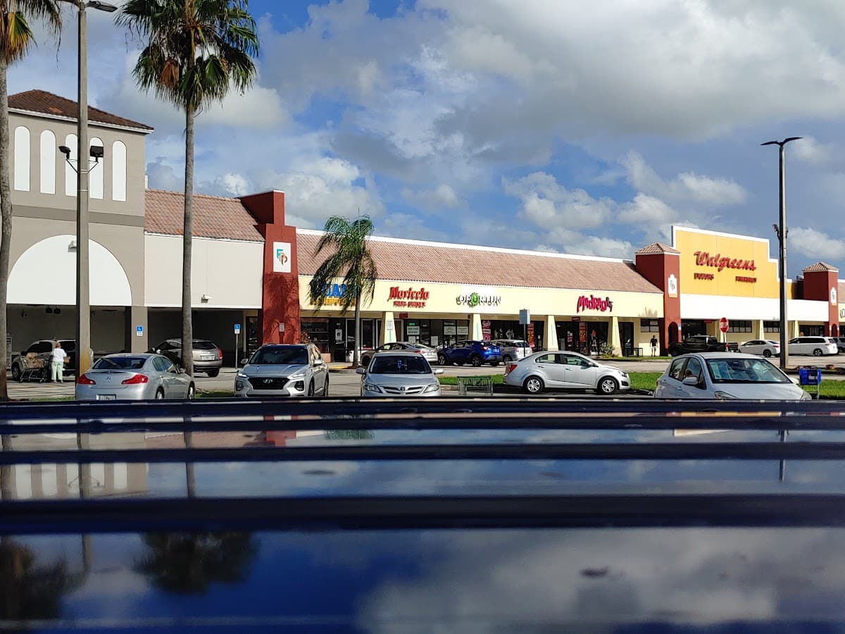 La Roma Plaza Shopping Center