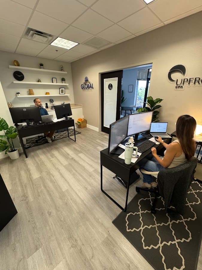 UPFRONT CPA — foto