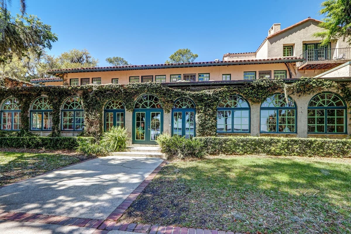 Traditions Realty LLC — foto