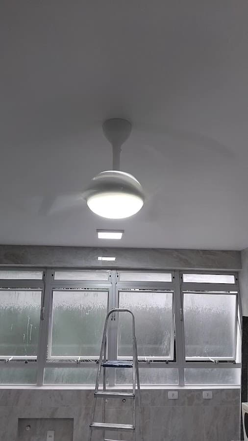 Lux Eletricidade e telecomunicação — foto
