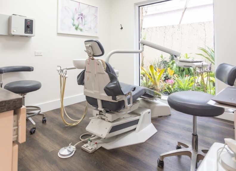 Palm Beach Dental Excellence - Dr. Mihran Asinmaz