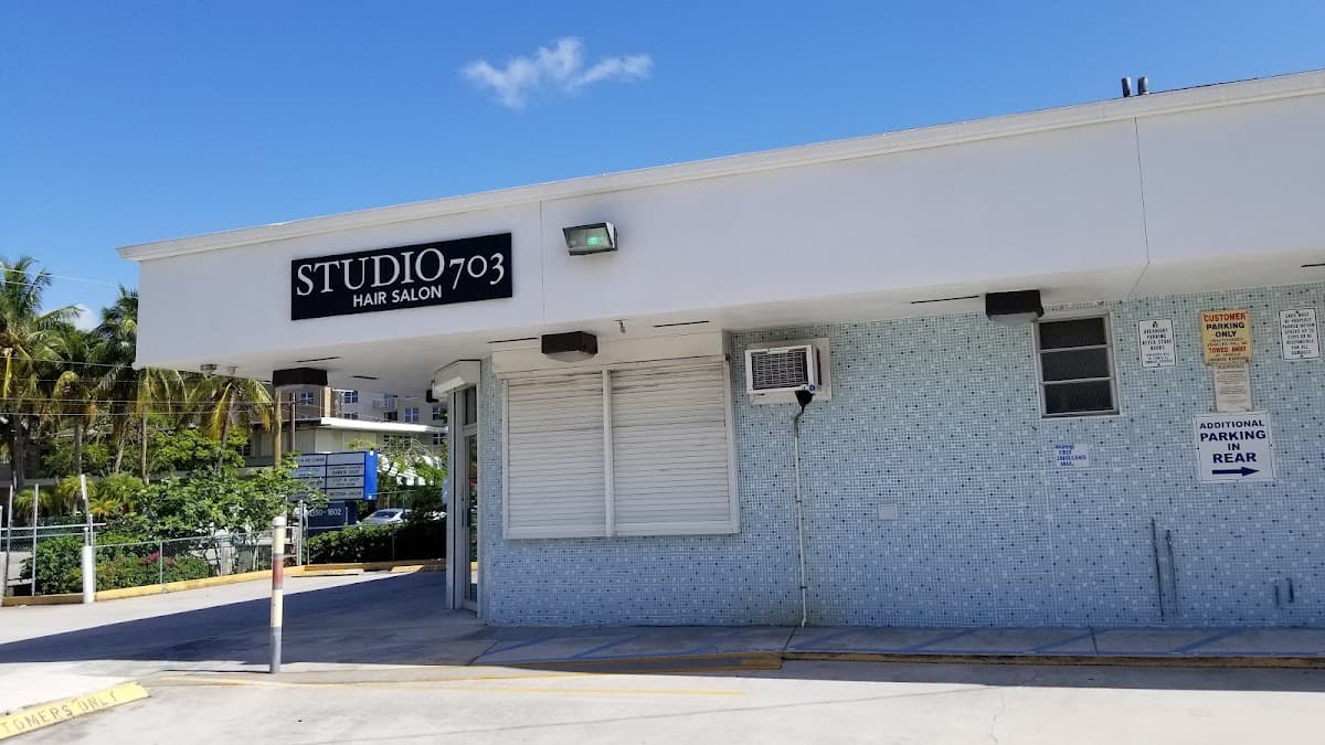 Studio 703 Hair Salon — foto
