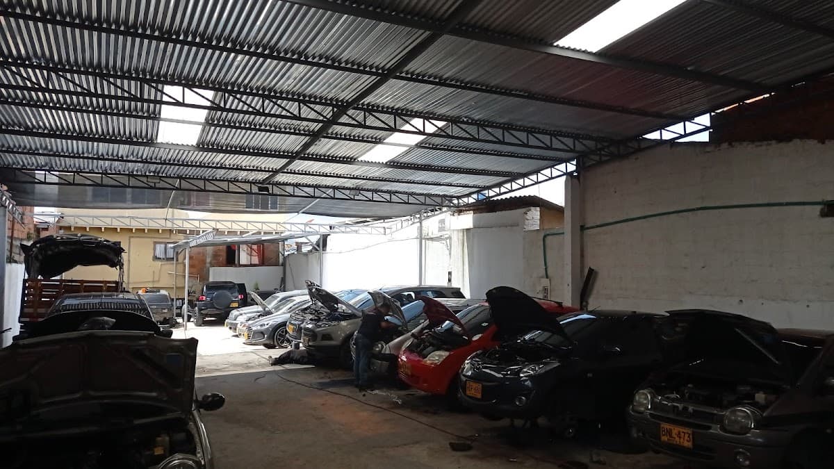 STAAR servicio técnico automotriz de alto rendimiento — foto