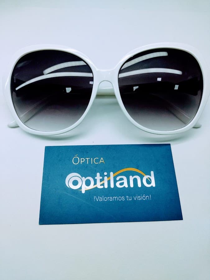 ÓPTICA OPTILAND — foto