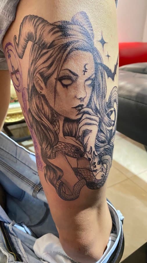 Tatuador con muy buena experiencia en fine line y sombras . Leoartatto — foto