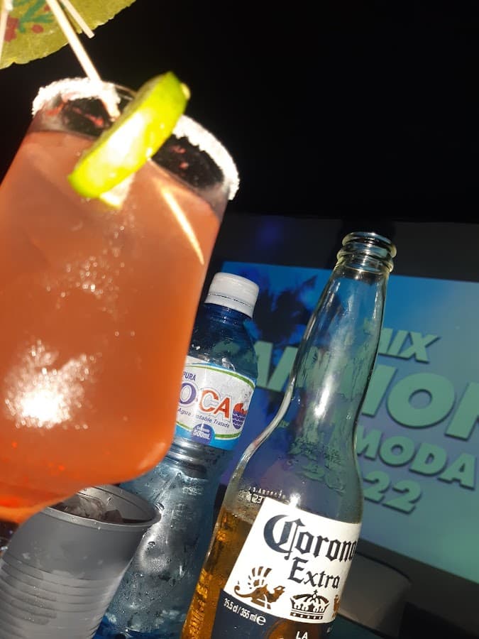 LA CLÍNICA VIP. night clubs (discoteca, bar, karaoke) — foto