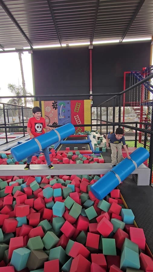Free Jump, YOY Lima Box Park — foto