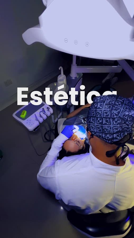 Odontologo Dr Cristhian Figueroa - Odontologia en Bucaramanga - Diseño de sonrisa — foto