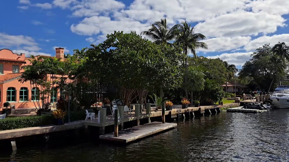 Carrie B Cruises Venice Of America Tour — foto