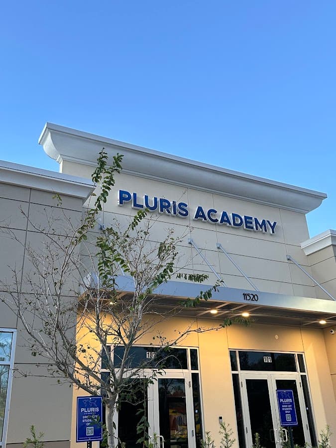 Pluris Academy