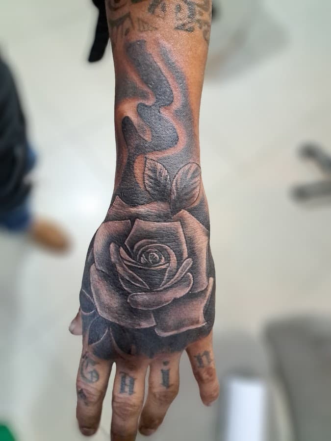 Tinta en la piel tattoo studio — foto
