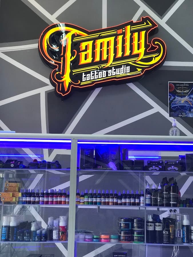 FAMILY TATTOO STUDIO — foto