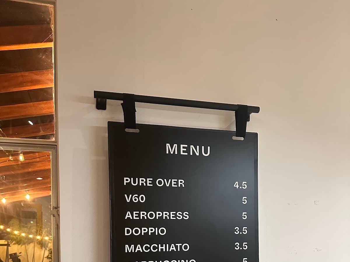 COFFEE RELIEF - Specialty Coffee Shop & Roasters - Café de especialidad — foto