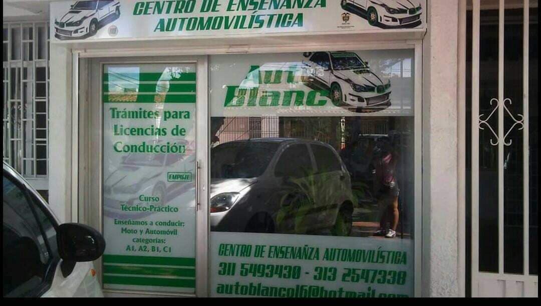 Academia de conducción AutoBlanco — foto