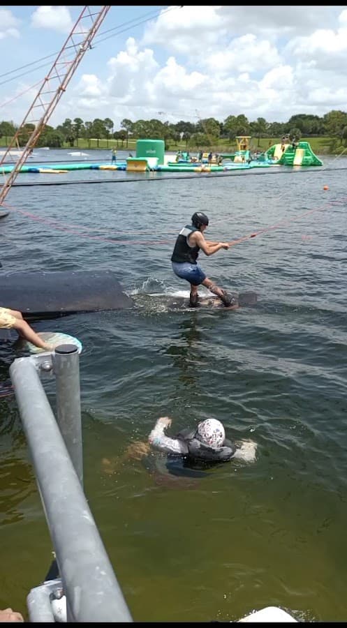 Shark Wake Park 561 — foto