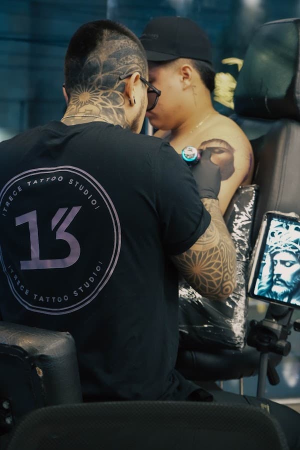 13 TATTOO STUDIO — foto