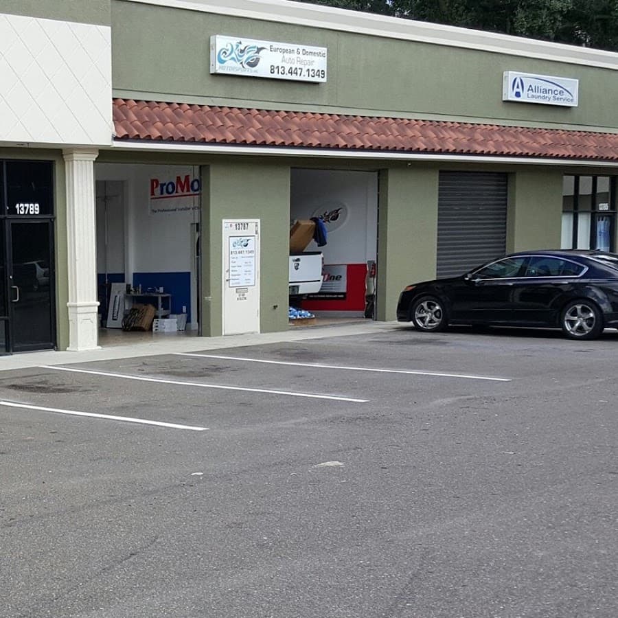 Cruz Motors — foto
