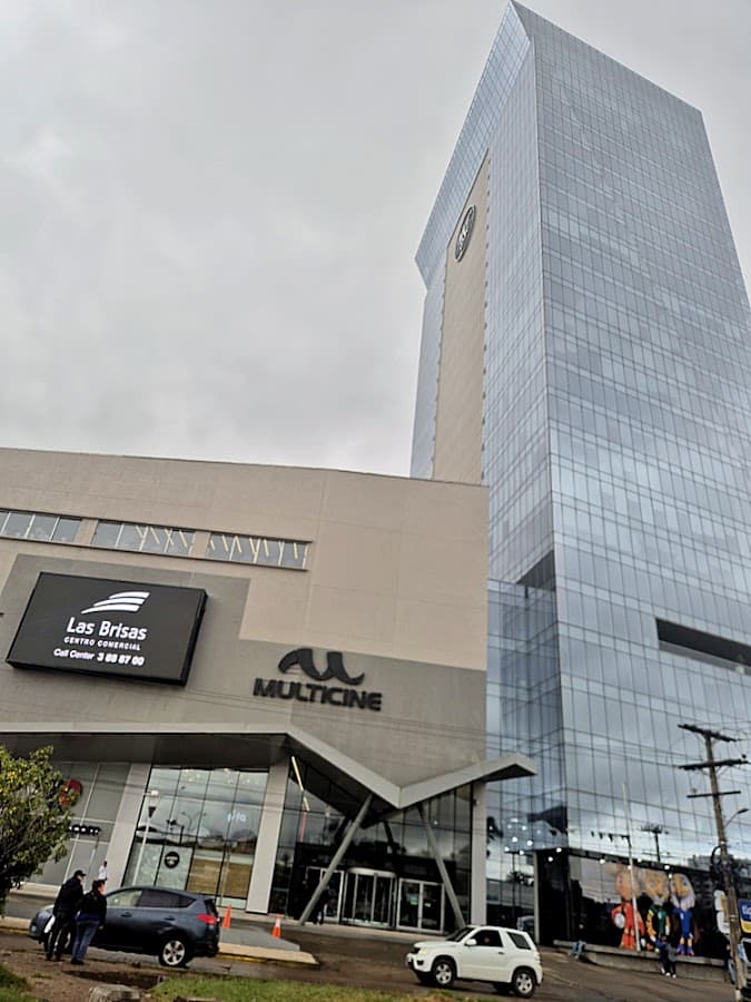 Las Brisas Centro Comercial — foto