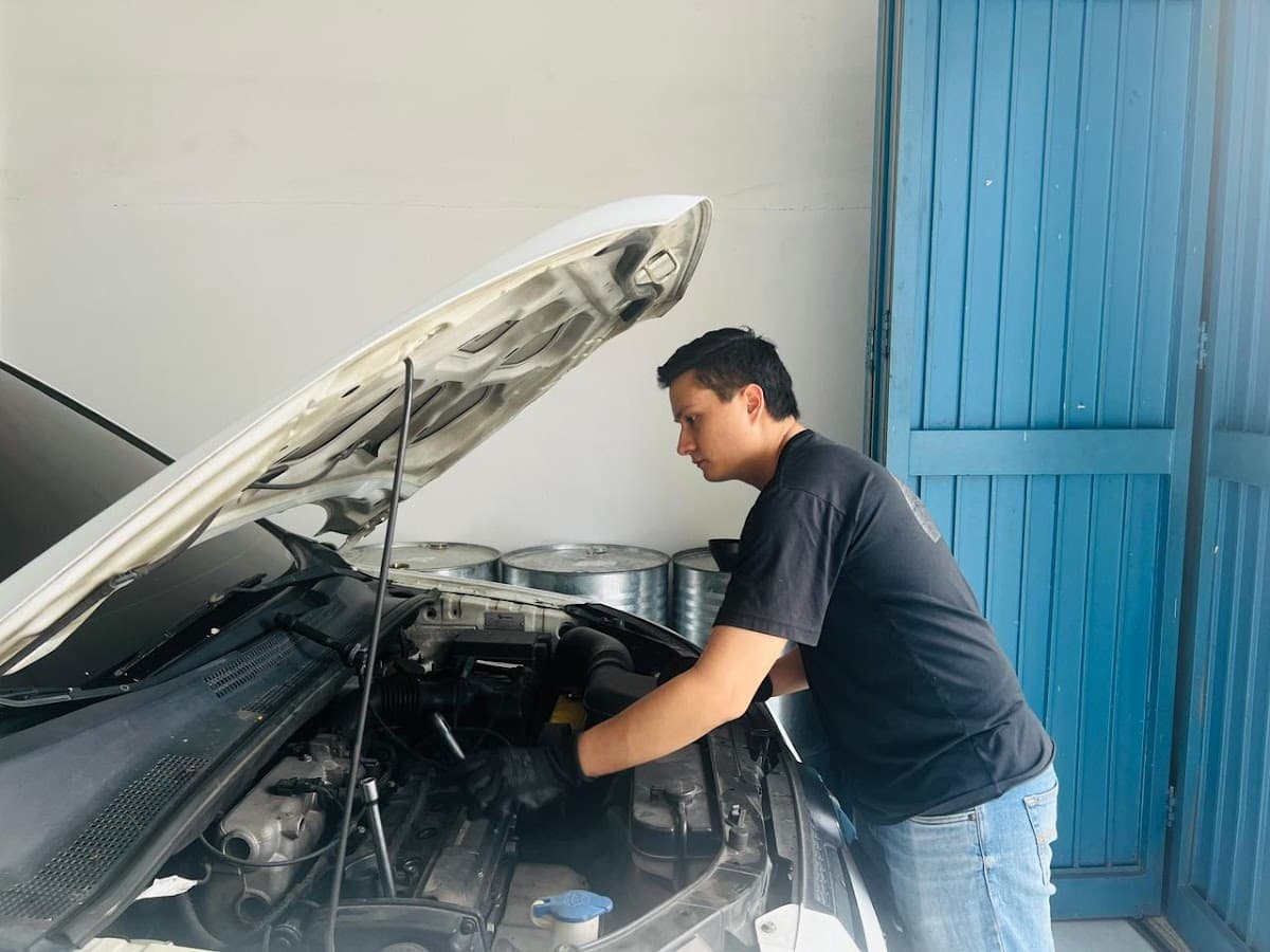 Salgado Centro Automotriz | Taller automotriz | Mecánica automotriz Cali — foto