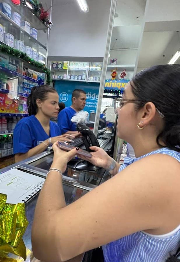 Drogas Pague Menos Sotomayor — foto