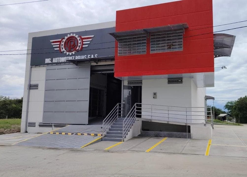 INGENIERÍA AUTOMOTRIZ ROJAS — foto