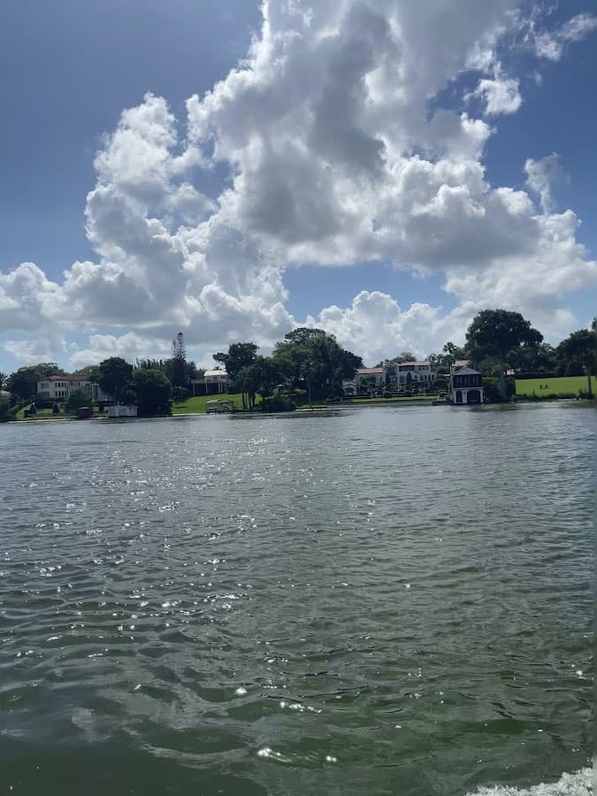 Scenic Boat Tour — foto