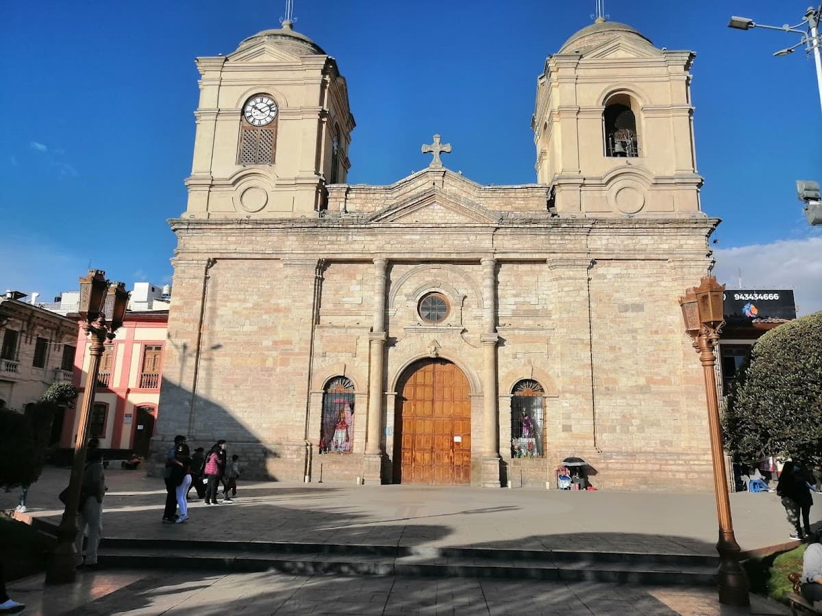 Basílica Catedral de la Santisima Trinidad - Arquidiócesis Metropolitana de Huancayo