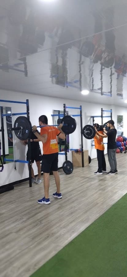 Centro de entrenamiento fitness FST — foto