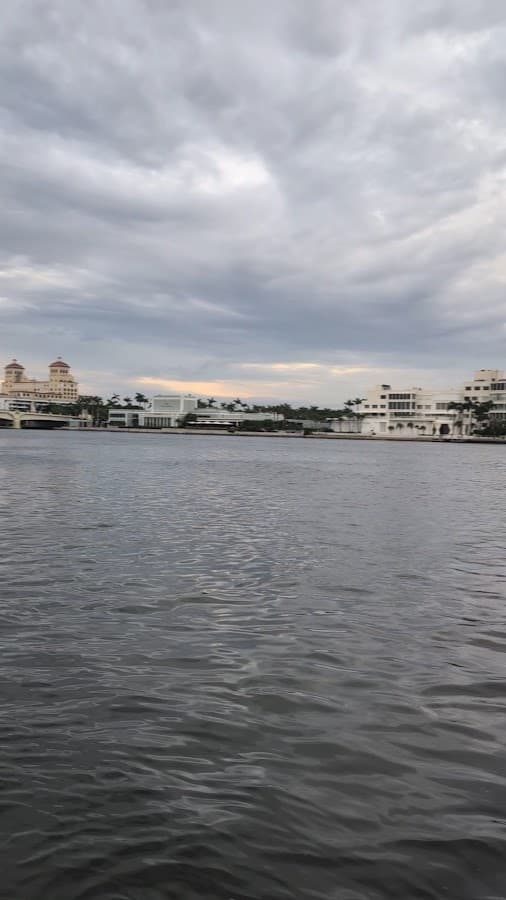 Flying Lady Boat Tours — foto