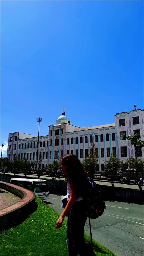 Liceo Isabel La Católica — foto