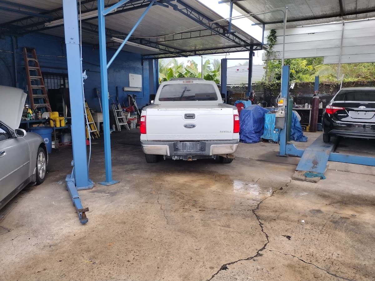 Car auto service. "Claudio mecanico" — foto