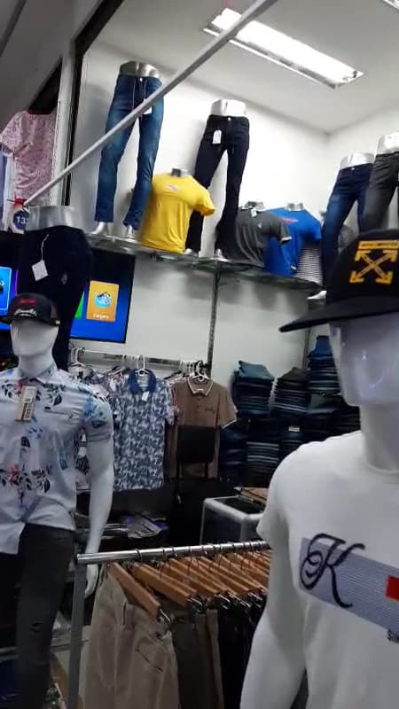 Centro Comercial el Hueco Número Uno. — foto