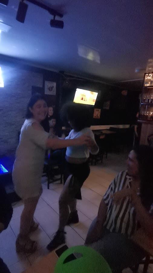 Bar Karaoke Pose — foto