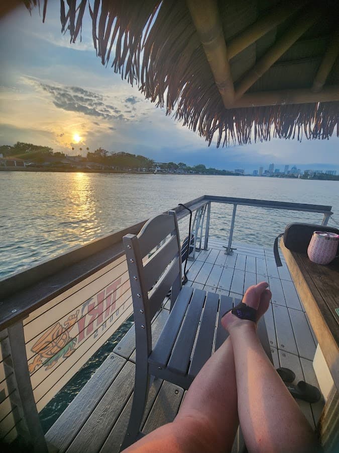 Go Tiki Tours Tampa - #1 Floating Tiki Boat — foto