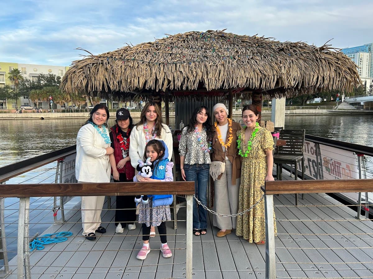 Go Tiki Tours Tampa - #1 Floating Tiki Boat — foto