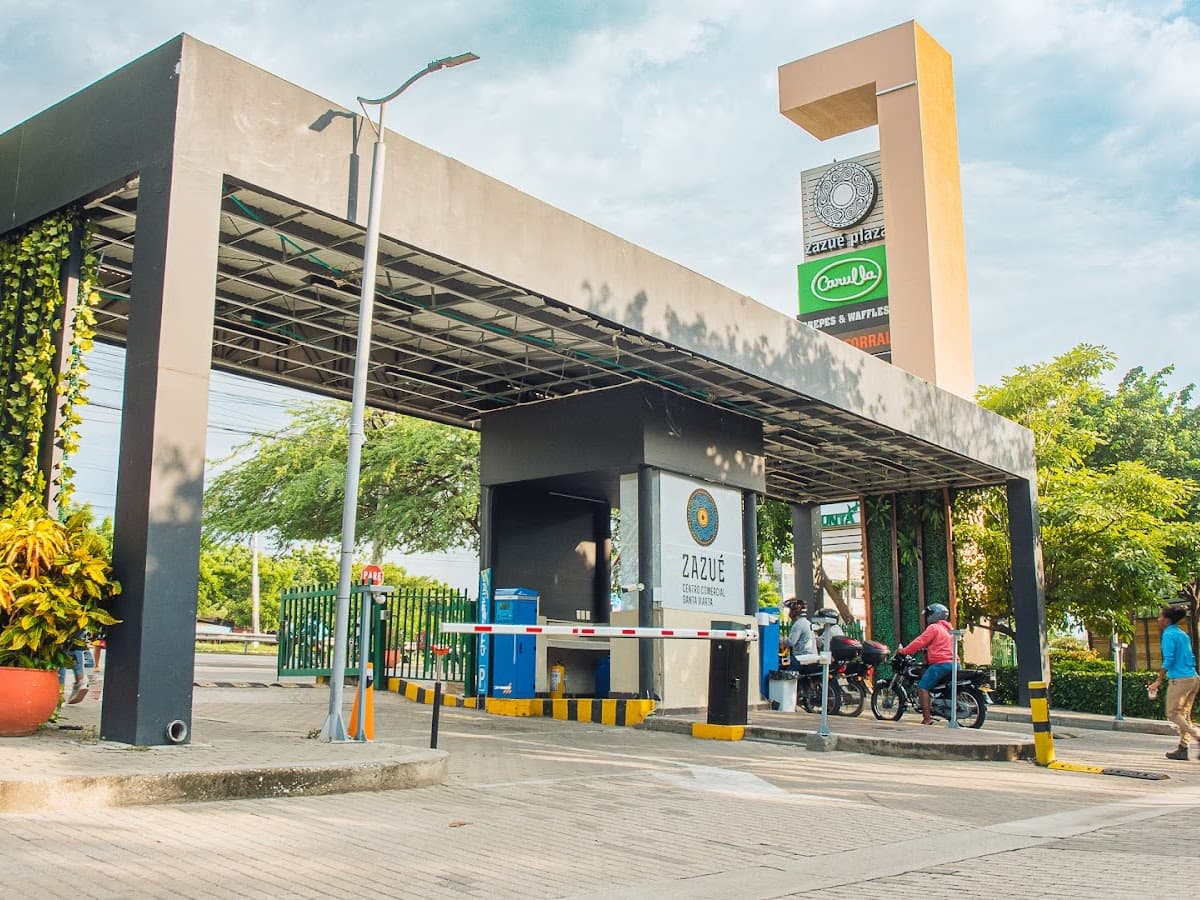 Acceso peatonal Zazué plaza Centro Comercial — foto