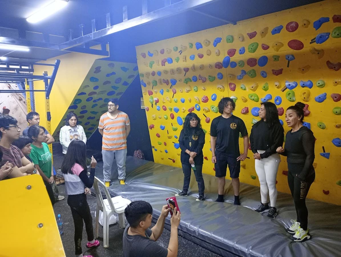 FACTORY CLIMBING & GYM — foto