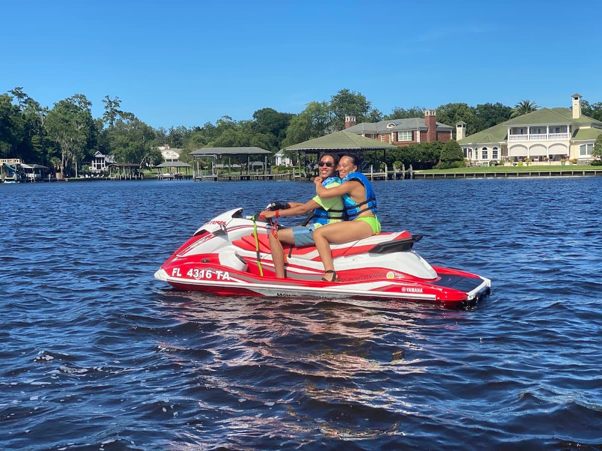 Adventure in Paradise — foto