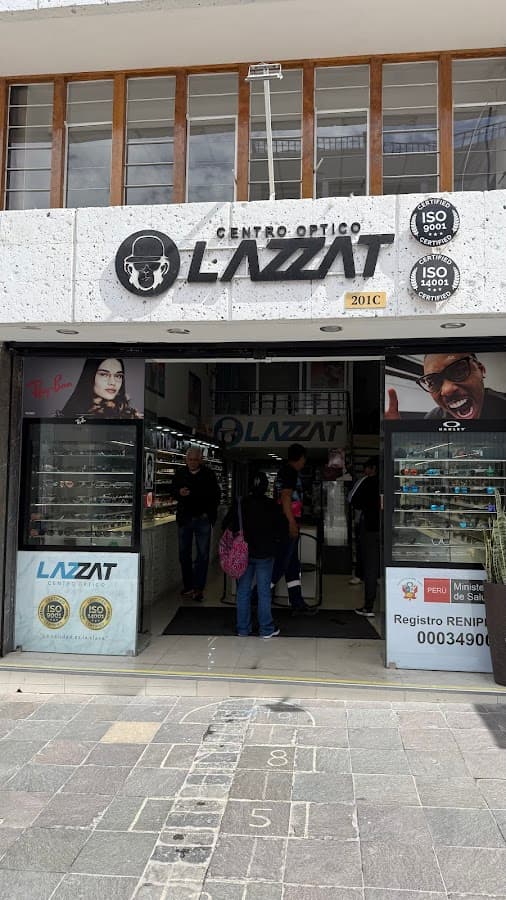 Centro óptico Lazzat SAC.