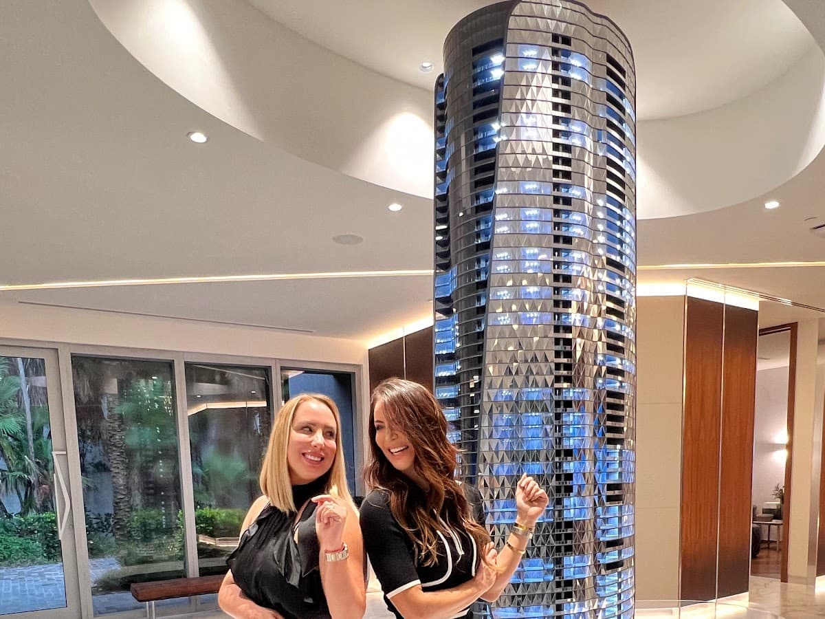 Ana Ligia Lugo /Asesor de Inversiones Inmobiliarias y - @TuCasaNuevaMiami — foto