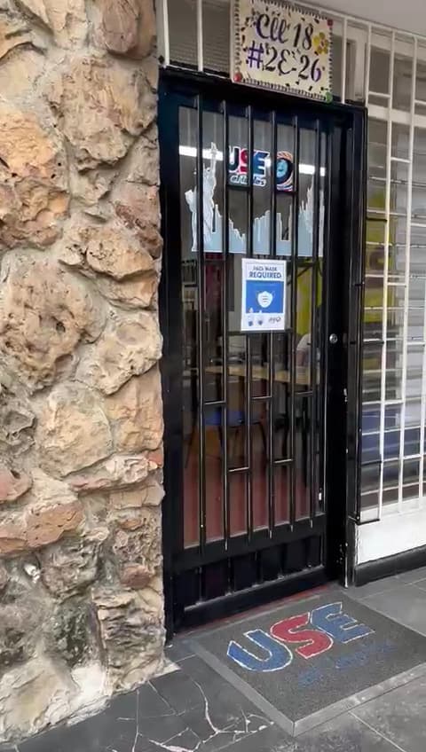 USE el inglés / Los Caobos — foto