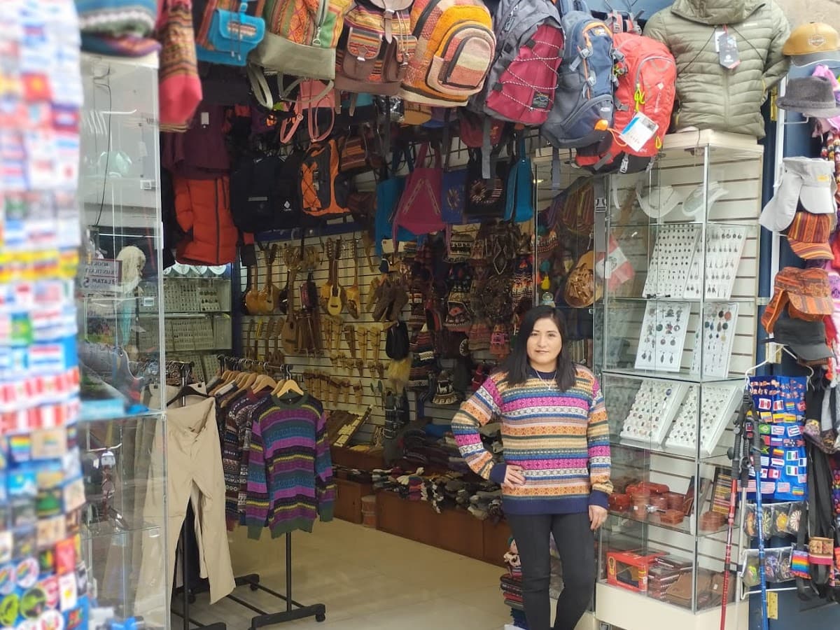 Centro Comercial Cusco 2do nivel tienda número 11 y 12 — foto