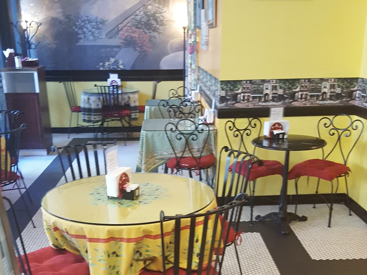 Le Petit Cafe